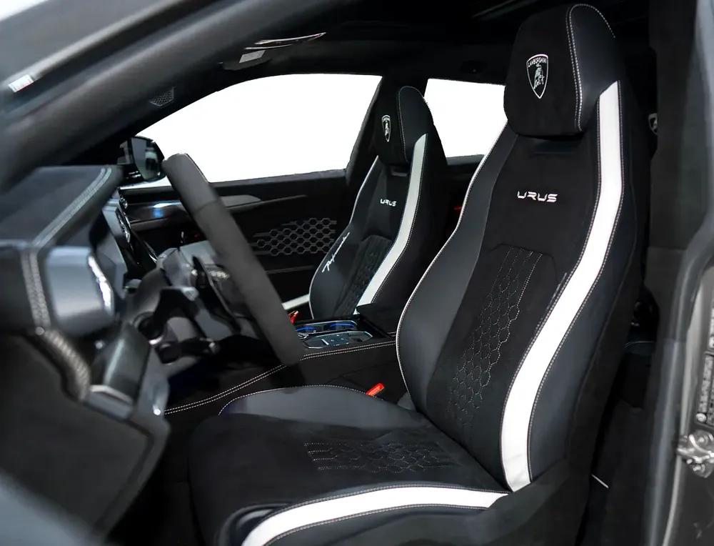 URUS PERFORMANTE  | TWO TONE INTERIOR ALCANTARA SEATS | CARBON INT/EXT | MASSAGE SEAT - Image 9