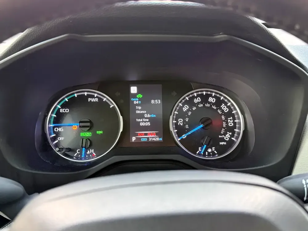 2022 TOYOTA RAV4 XLE HYBRID 4x4 FULL OPTIONS IMPORTED FROM USA - Image 10