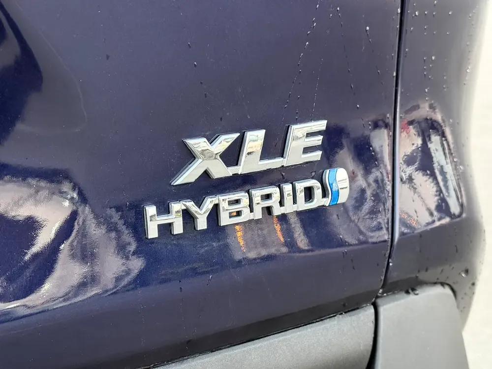 2022 TOYOTA RAV4 XLE HYBRID 4x4 FULL OPTIONS IMPORTED FROM USA - Image 7