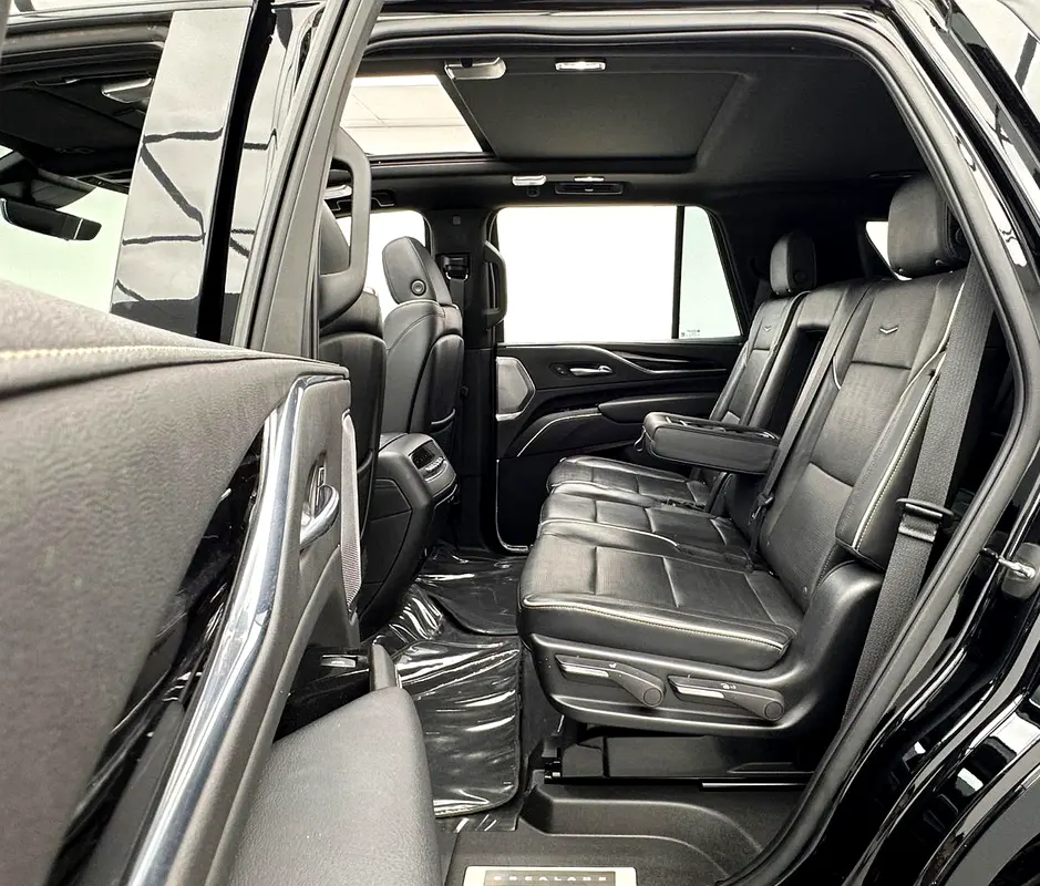 2022 Cadillac Escalade Sport, 1 Year Warranty Unlimited Km, Cadillac Full Service History, GCC - Image 17