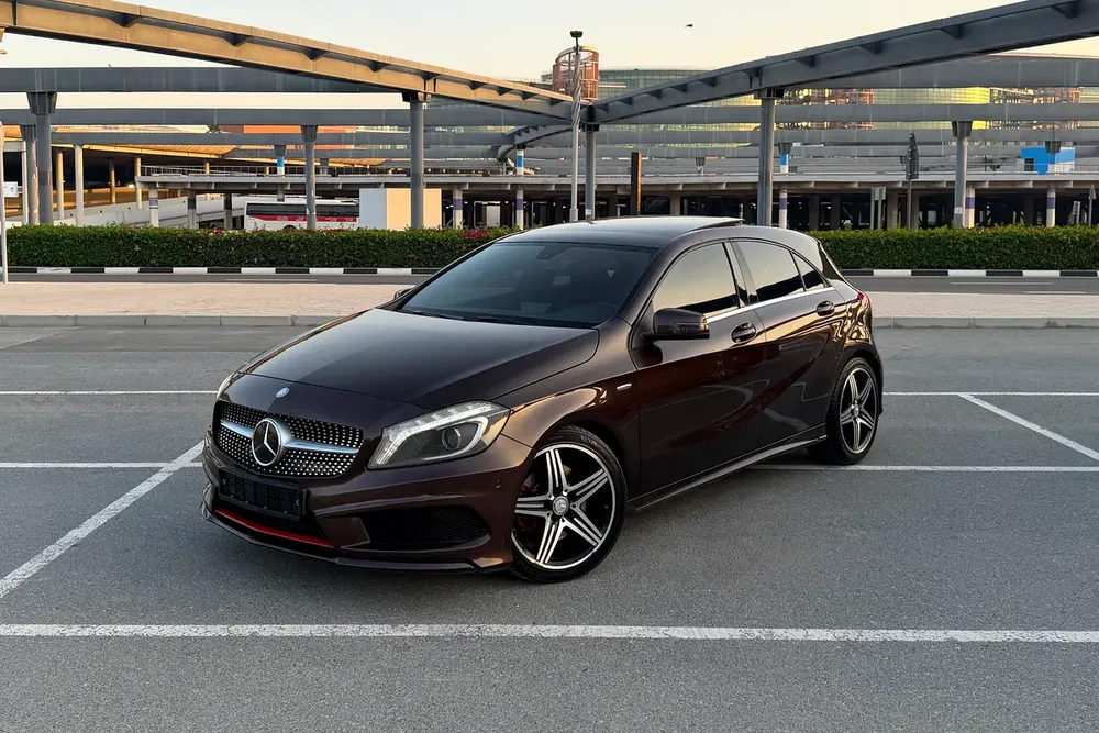 MB Service History / Single Owner | Mercedes Benz A250 Sport 2015 GCC Specifications - Image 4