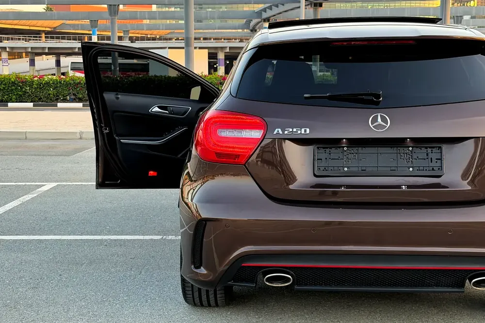 MB Service History / Single Owner | Mercedes Benz A250 Sport 2015 GCC Specifications - Image 5