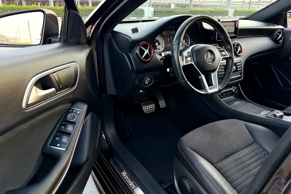 MB Service History / Single Owner | Mercedes Benz A250 Sport 2015 GCC Specifications - Image 9