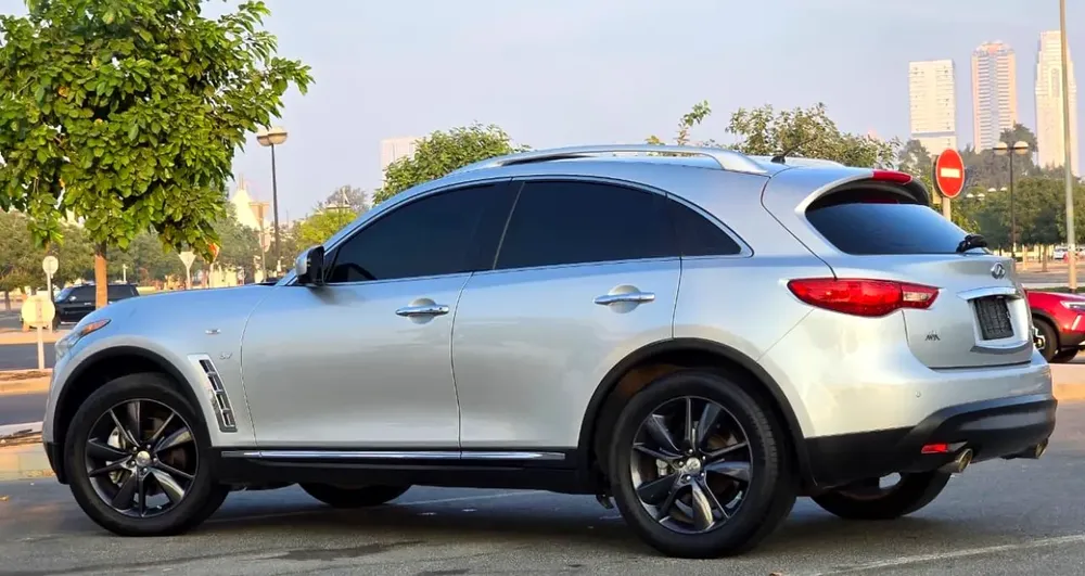 Like New Top Of The Range Infiniti QX70 Sport Luxury Plus GCC Specs Low Mileage Full Service History - Image 11