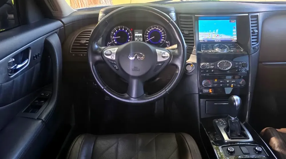 Like New Top Of The Range Infiniti QX70 Sport Luxury Plus GCC Specs Low Mileage Full Service History - Image 17