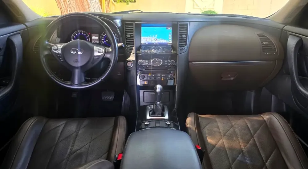 Like New Top Of The Range Infiniti QX70 Sport Luxury Plus GCC Specs Low Mileage Full Service History - Image 19
