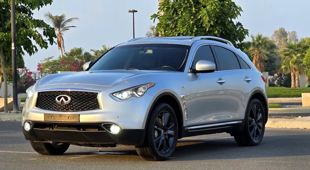 Like New Top Of The Range Infiniti QX70 Sport Luxury Plus GCC Specs Low Mileage Full Service History - Image 4