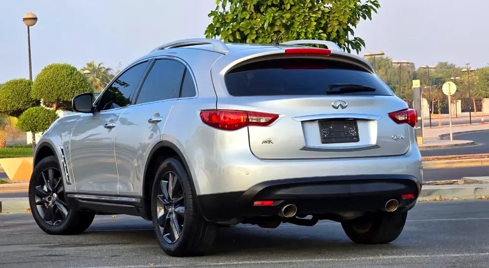 Like New Top Of The Range Infiniti QX70 Sport Luxury Plus GCC Specs Low Mileage Full Service History - Image 5