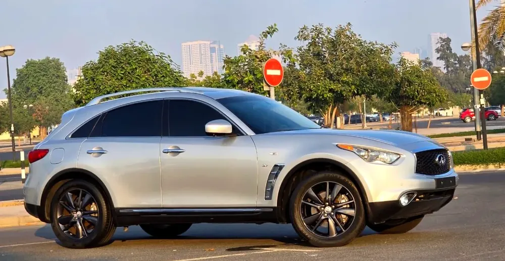 Like New Top Of The Range Infiniti QX70 Sport Luxury Plus GCC Specs Low Mileage Full Service History - Image 6