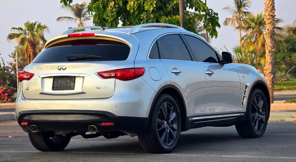 Like New Top Of The Range Infiniti QX70 Sport Luxury Plus GCC Specs Low Mileage Full Service History - Image 7