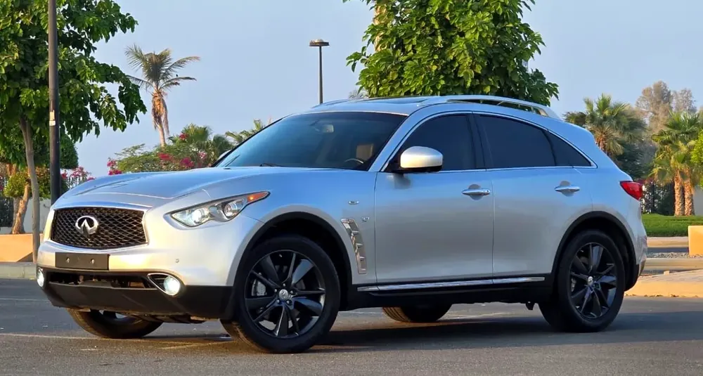 Like New Top Of The Range Infiniti QX70 Sport Luxury Plus GCC Specs Low Mileage Full Service History - Image 8