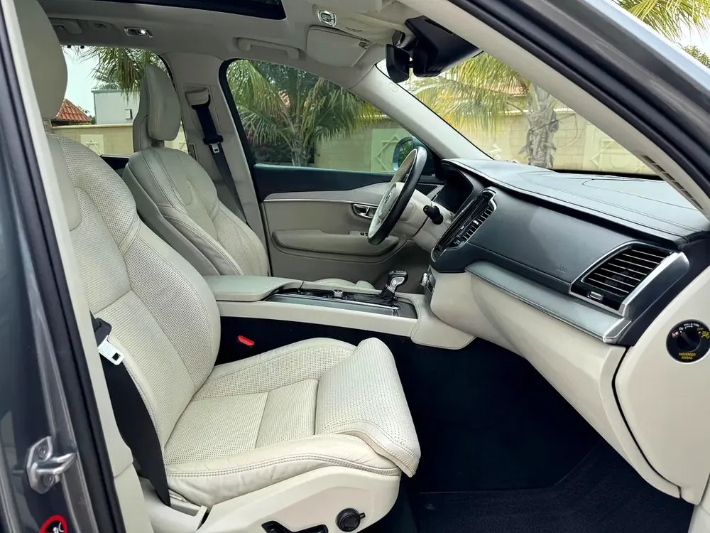 GCC 2016 Volvo XC90 T6 AWD – Clean, Well Maintained  Luxury SUV - Image 10