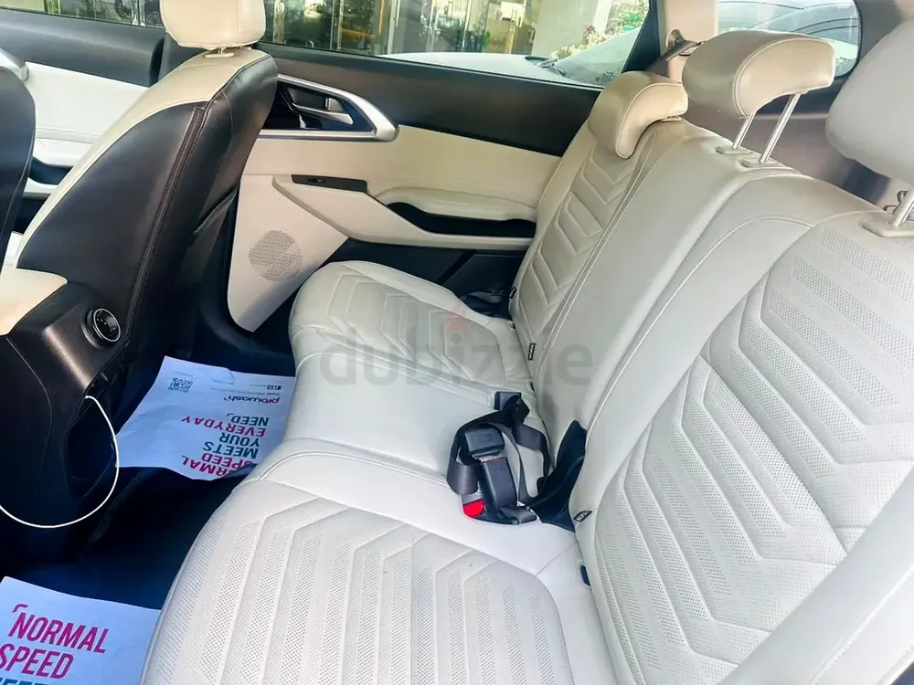 Clean GCC car / no accident - no paint - Image 5