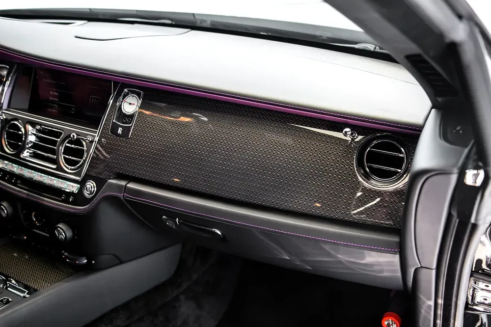 WARRANTY JULY 2025 | BLACK BADGE | LOW MILEAGE | 4 BUTTONS | STARLIGHT | PURPLE INTERIOR - Image 14