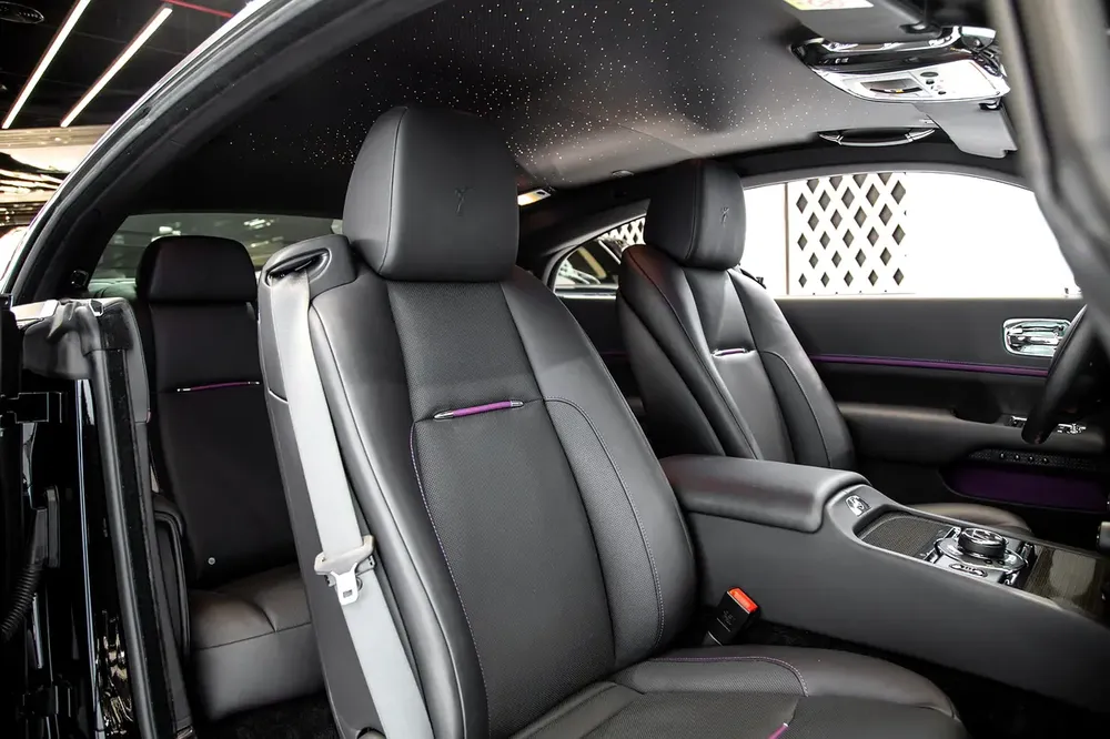 WARRANTY JULY 2025 | BLACK BADGE | LOW MILEAGE | 4 BUTTONS | STARLIGHT | PURPLE INTERIOR - Image 15