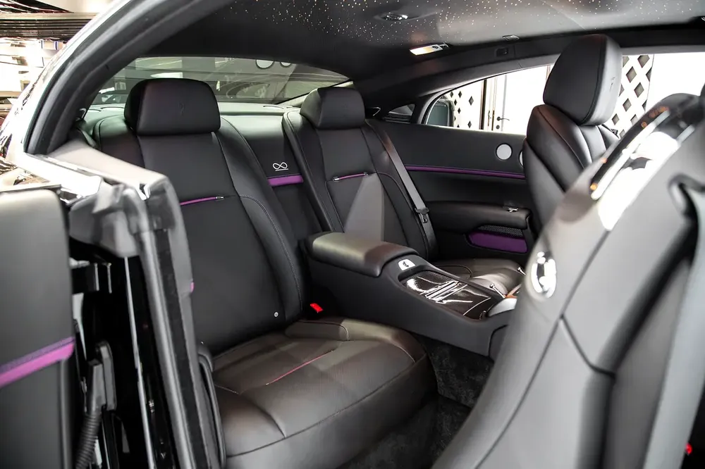 WARRANTY JULY 2025 | BLACK BADGE | LOW MILEAGE | 4 BUTTONS | STARLIGHT | PURPLE INTERIOR - Image 8