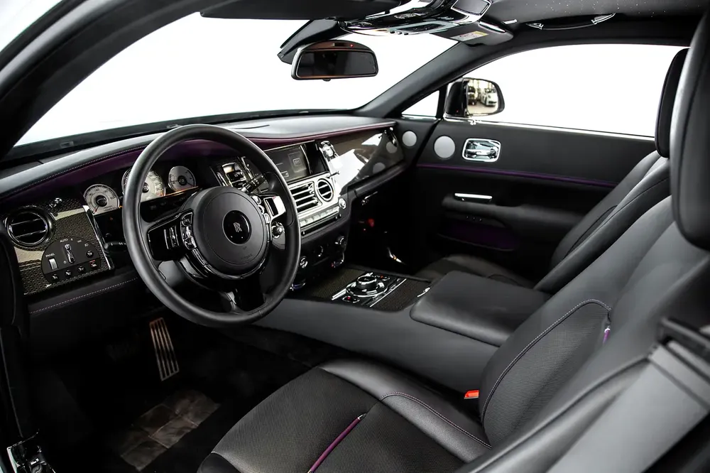 WARRANTY JULY 2025 | BLACK BADGE | LOW MILEAGE | 4 BUTTONS | STARLIGHT | PURPLE INTERIOR - Image 9