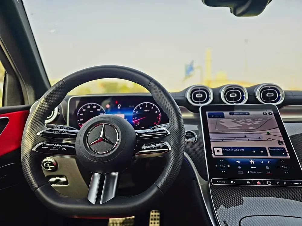 Mercedes GLC 200 AMG PREMIUM 4MATIC-GCC SPECS-LOW KM-WARRANTY  SERVICE UNTILL 10/2029 or 105000 - Image 10