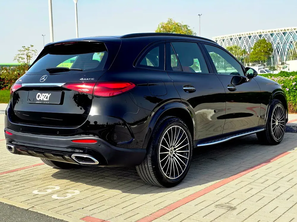 Mercedes GLC 200 AMG PREMIUM 4MATIC-GCC SPECS-LOW KM-WARRANTY  SERVICE UNTILL 10/2029 or 105000 - Image 4