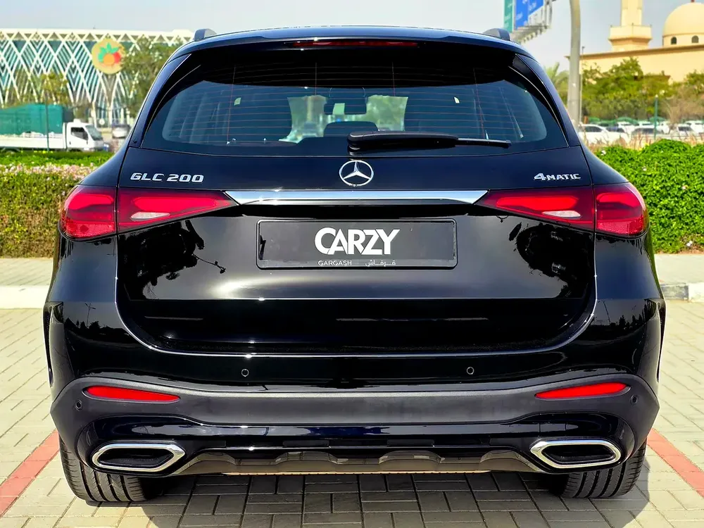 Mercedes GLC 200 AMG PREMIUM 4MATIC-GCC SPECS-LOW KM-WARRANTY  SERVICE UNTILL 10/2029 or 105000 - Image 5