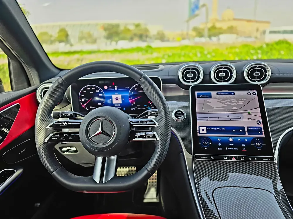 Mercedes GLC 200 AMG PREMIUM 4MATIC-GCC SPECS-LOW KM-WARRANTY  SERVICE UNTILL 10/2029 or 105000 - Image 9
