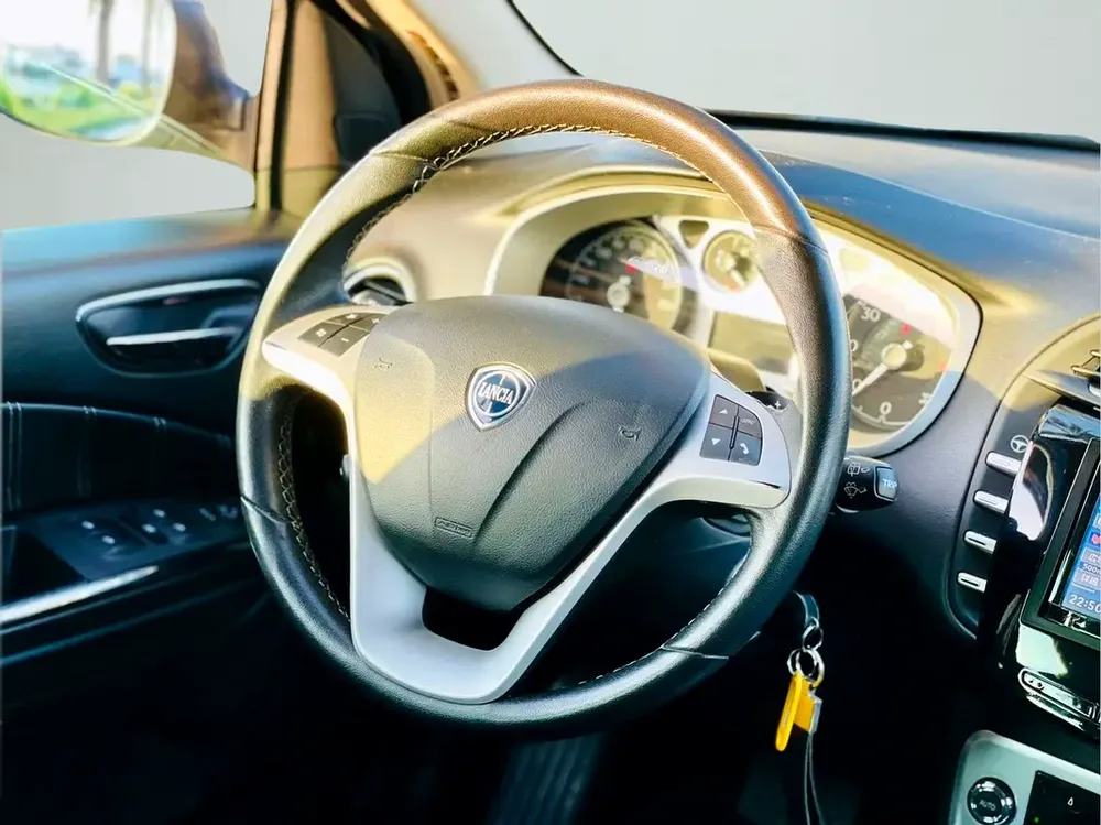 LANCIA DELTA | 2010 | 1.6 Liter | SILVER | CLEAN CAR FRESH JAPAN IMPORT - Image 18