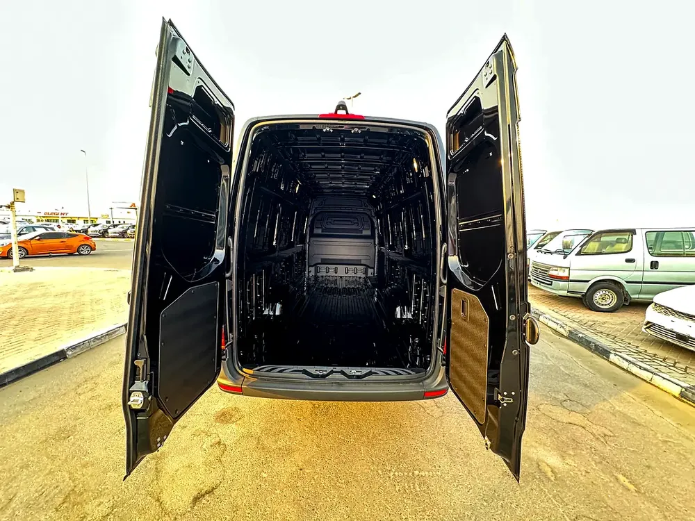 Mercedes Benz Sprinter EXTRA LONG - Image 17