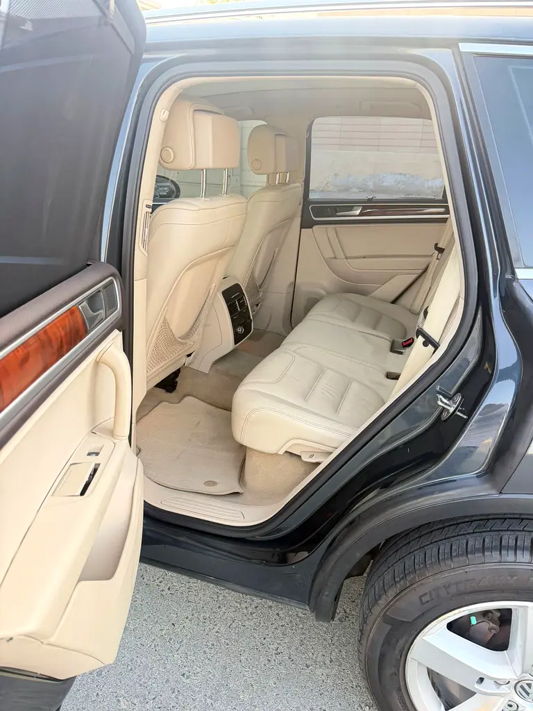 2012 VW Touareg Excellent condition - Image 10