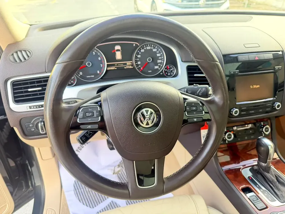 2012 VW Touareg Excellent condition - Image 11
