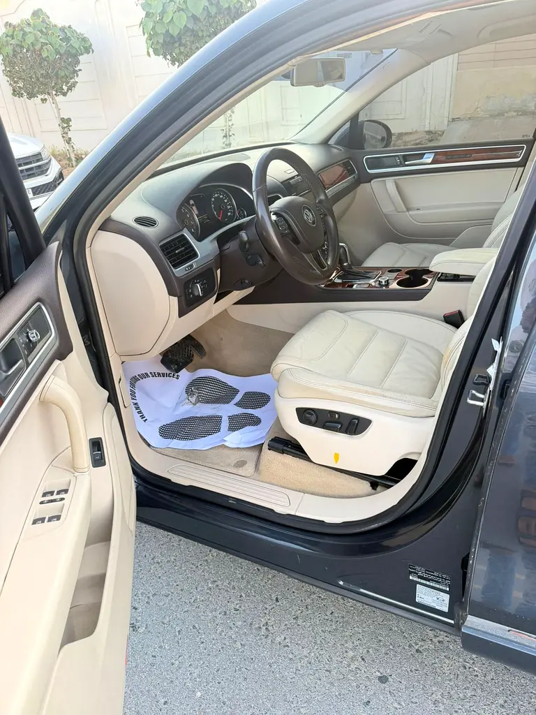 2012 VW Touareg Excellent condition - Image 12