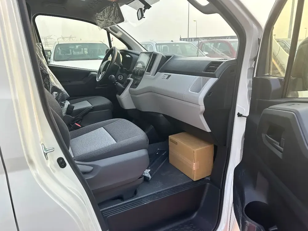 TOYOTA HIACE 3.5 MT 2026 - WHITE - Image 11