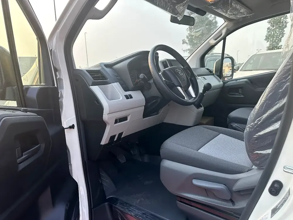 TOYOTA HIACE 3.5 MT 2026 - WHITE - Image 12