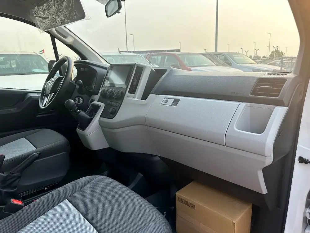 TOYOTA HIACE 3.5 MT 2026 - WHITE - Image 13