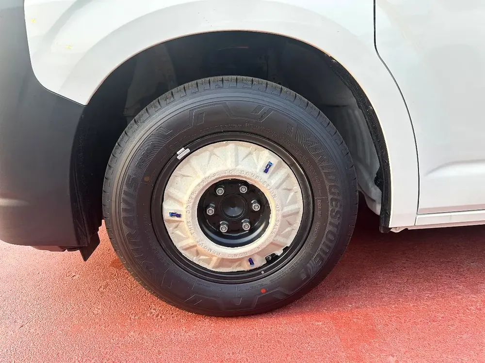 TOYOTA HIACE 3.5 MT 2026 - WHITE - Image 4