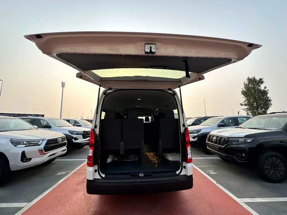 TOYOTA HIACE 3.5 MT 2026 - WHITE - Image 6