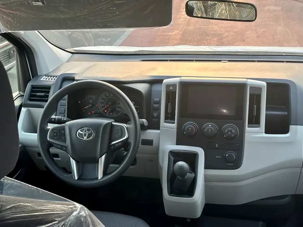 TOYOTA HIACE 3.5 MT 2026 - WHITE - Image 7