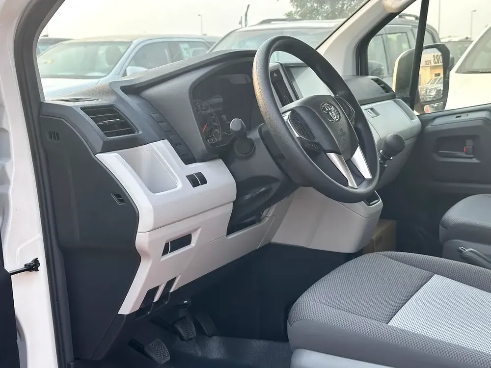 TOYOTA HIACE 3.5 MT 2026 - WHITE - Image 8