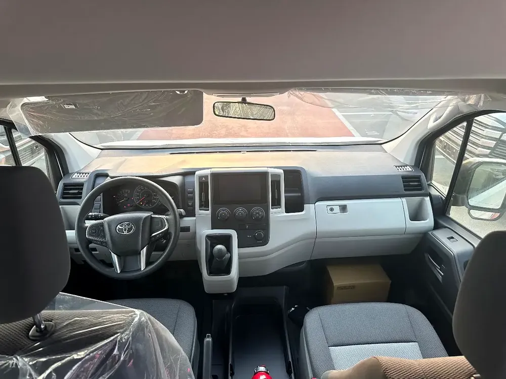 TOYOTA HIACE 3.5 MT 2026 - WHITE - Image 9