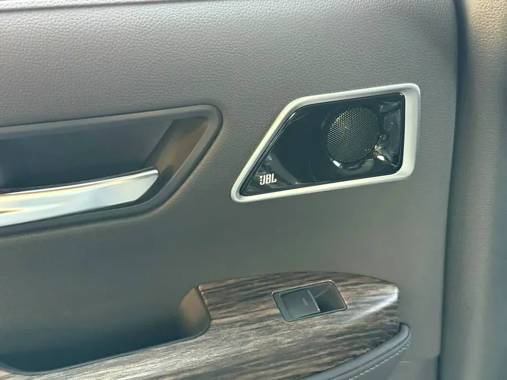 Toyota Land Cruiser 2023 VX GCC Specs JBL - Image 11