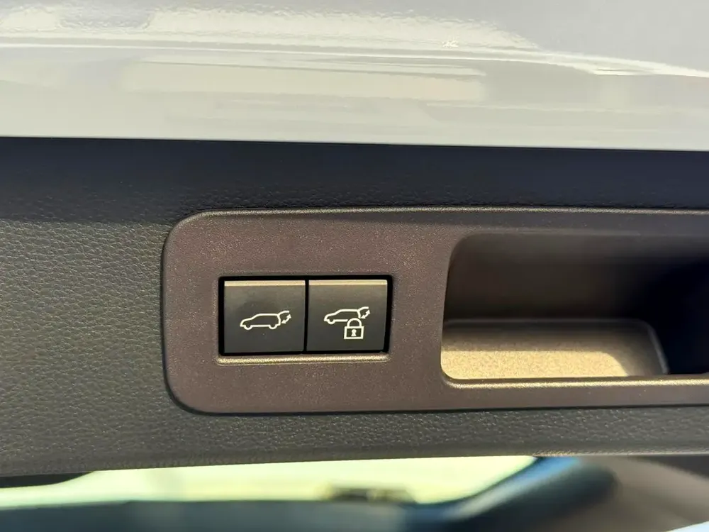 Toyota Land Cruiser 2023 VX GCC Specs JBL - Image 13