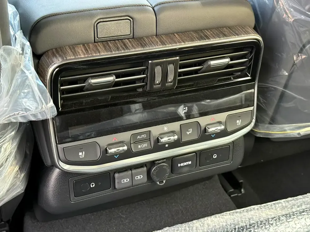 Toyota Land Cruiser 2023 VX GCC Specs JBL - Image 14