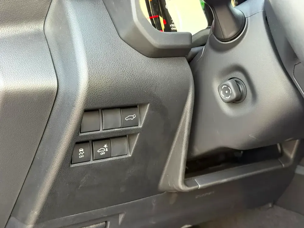 Toyota Land Cruiser 2023 VX GCC Specs JBL - Image 16