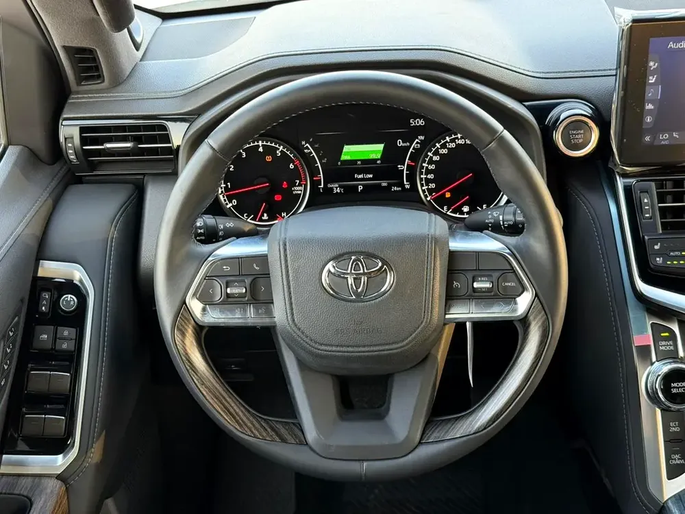 Toyota Land Cruiser 2023 VX GCC Specs JBL - Image 17