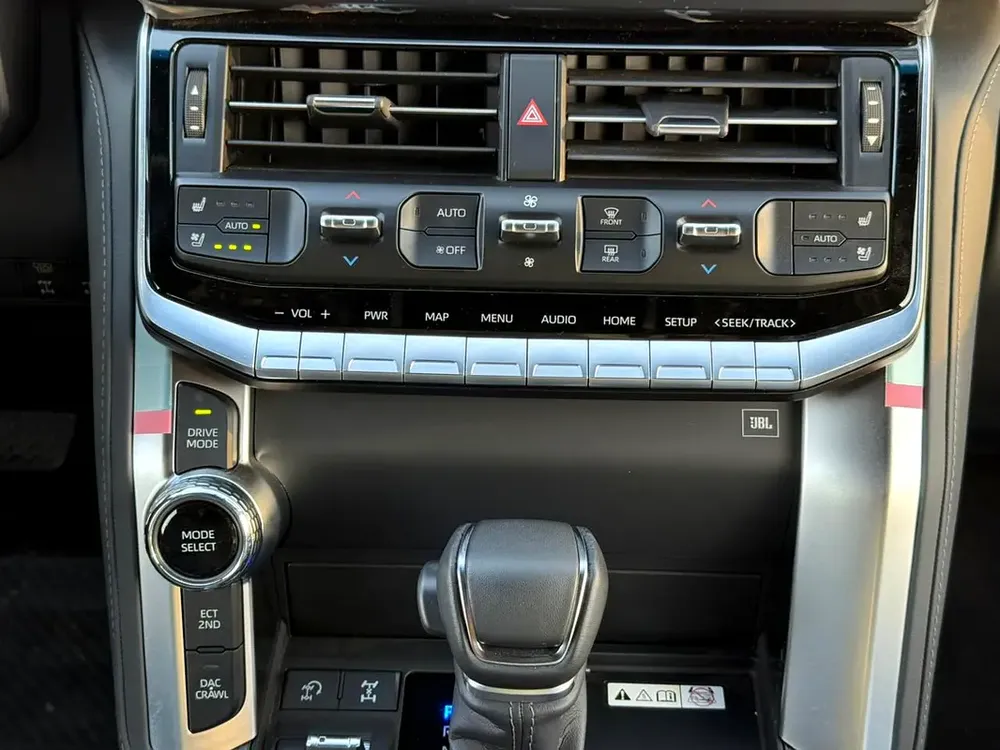 Toyota Land Cruiser 2023 VX GCC Specs JBL - Image 20