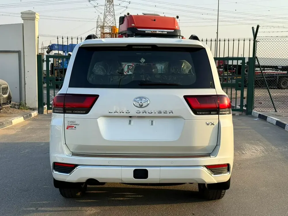 Toyota Land Cruiser 2023 VX GCC Specs JBL - Image 4