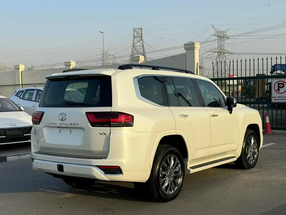 Toyota Land Cruiser 2023 VX GCC Specs JBL - Image 5