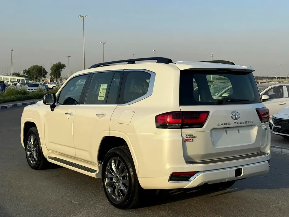 Toyota Land Cruiser 2023 VX GCC Specs JBL - Image 6