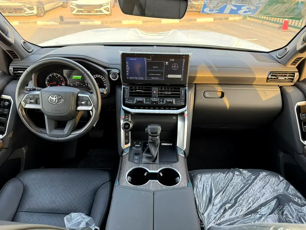 Toyota Land Cruiser 2023 VX GCC Specs JBL - Image 7