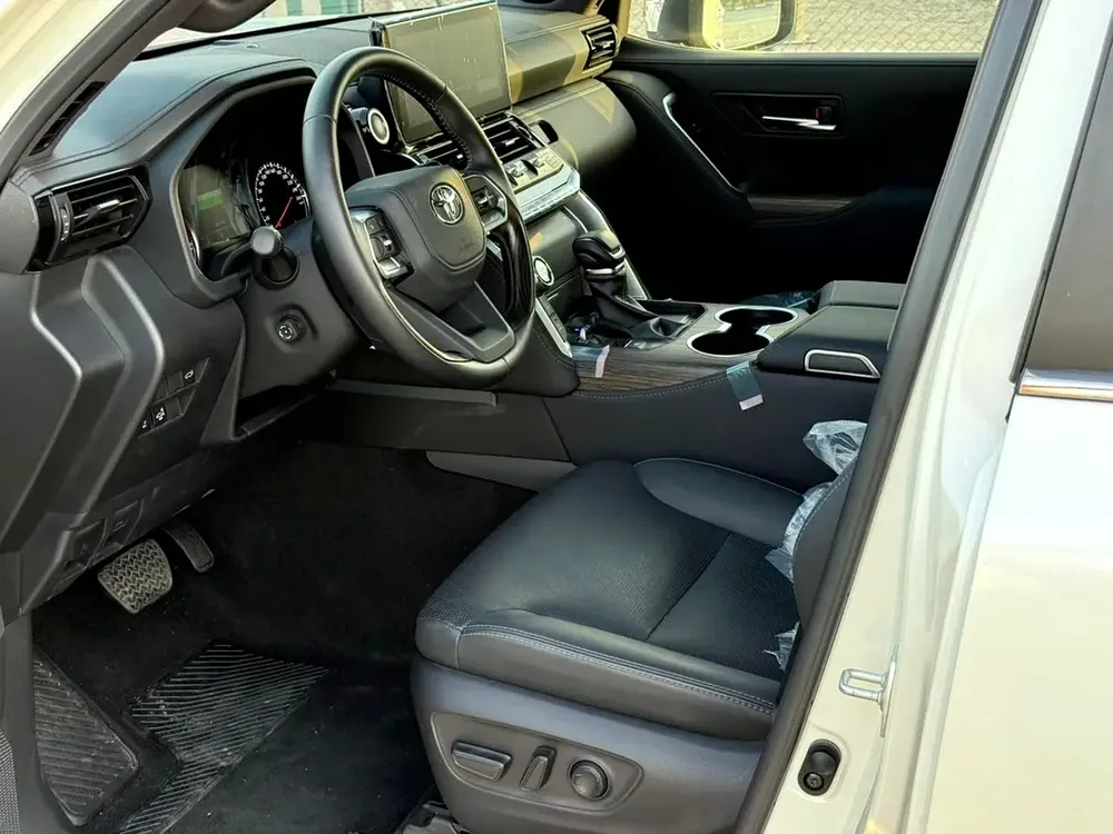 Toyota Land Cruiser 2023 VX GCC Specs JBL - Image 9