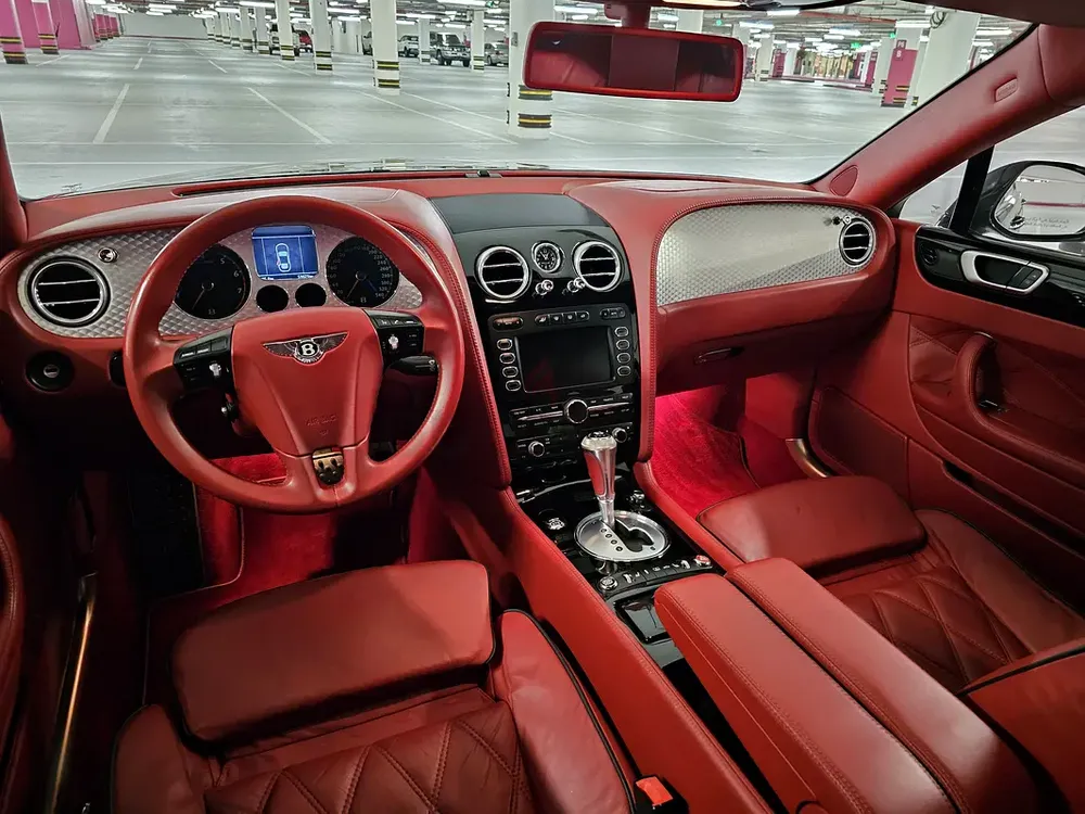 VERY CLEAN !!! GCC W12 BENTLEY FLYING SPUR SPEED 2010 LOW MILEAGE IN VGC - Image 8